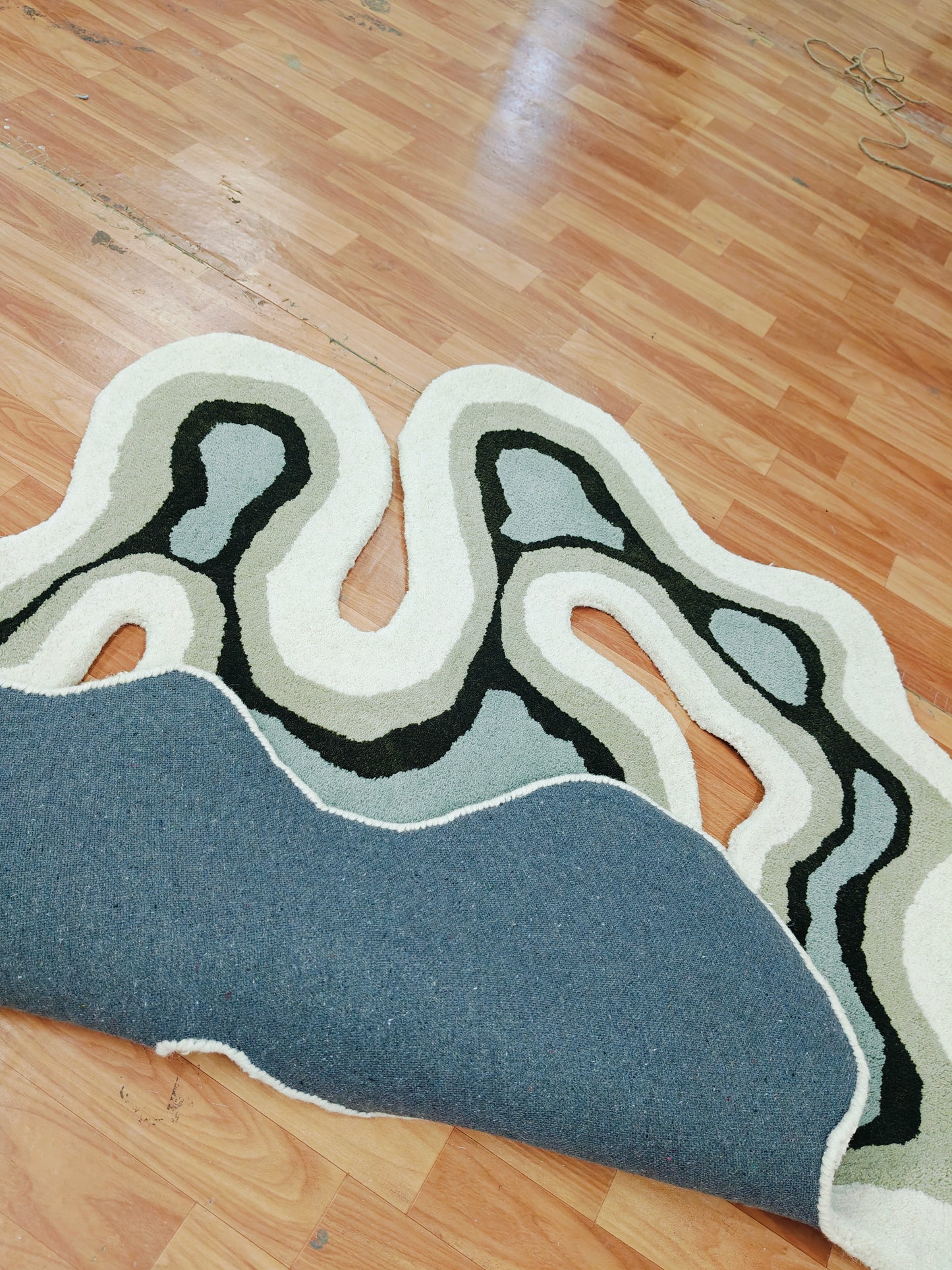"Handmade Abstract Blob Rug – Modern Irregular Shaped Tufted Area Rug in Earthy Tones – Soft, Artistic Statement Piece for Living Room or Bedroom"
