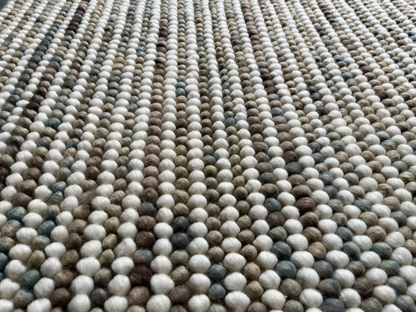 Artisan Wool Pebble Rug – Handwoven Multicolor Design for Modern & Rustic Spaces