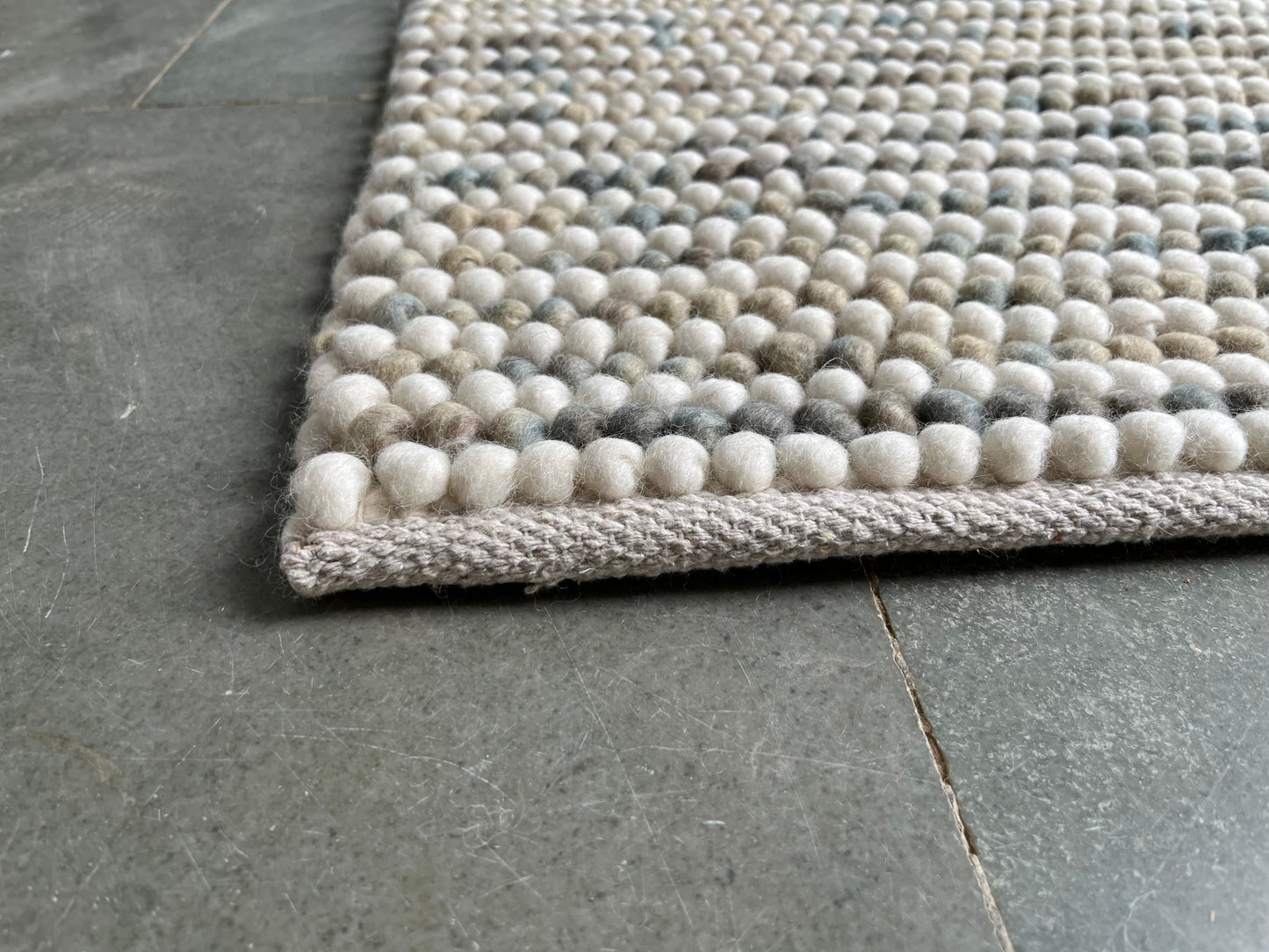 Artisan Wool Pebble Rug – Handwoven Multicolor Design for Modern & Rustic Spaces