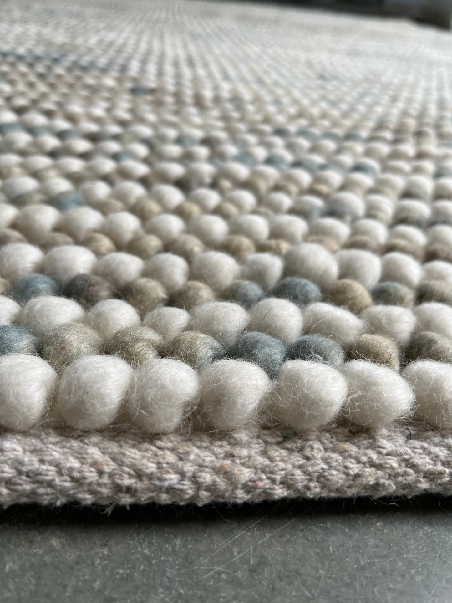 Artisan Wool Pebble Rug – Handwoven Multicolor Design for Modern & Rustic Spaces
