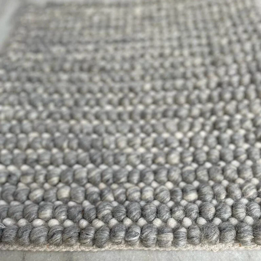 "Handwoven Chunky Wool Loop Rug – Textured Natural Gray Area Rug – Cozy, Durable & Eco-Friendly – Modern Minimalist Decor"