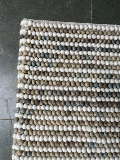 Artisan Wool Pebble Rug – Handwoven Multicolor Design for Modern & Rustic Spaces