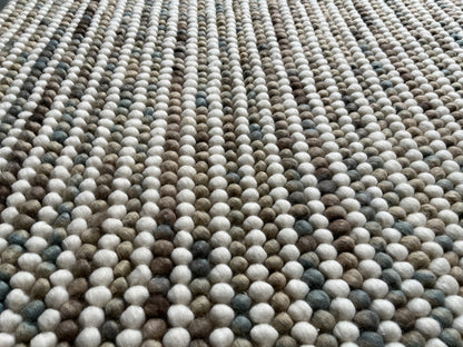Artisan Wool Pebble Rug – Handwoven Multicolor Design for Modern & Rustic Spaces