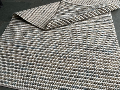 Artisan Wool Pebble Rug – Handwoven Multicolor Design for Modern & Rustic Spaces