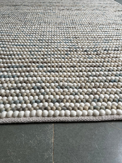 Artisan Wool Pebble Rug – Handwoven Multicolor Design for Modern & Rustic Spaces