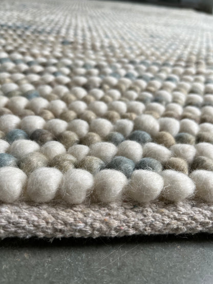 Artisan Wool Pebble Rug – Handwoven Multicolor Design for Modern & Rustic Spaces