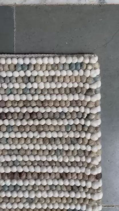 Artisan Wool Pebble Rug – Handwoven Multicolor Design for Modern & Rustic Spaces